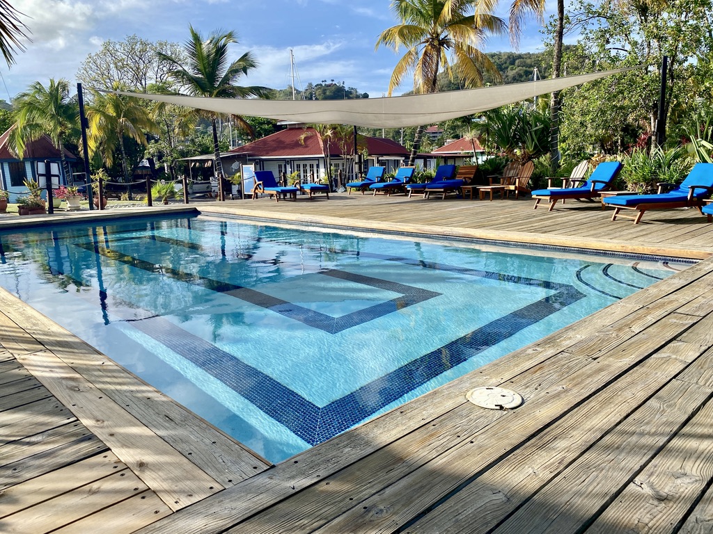 Swimming Pool der Port Louis Marina